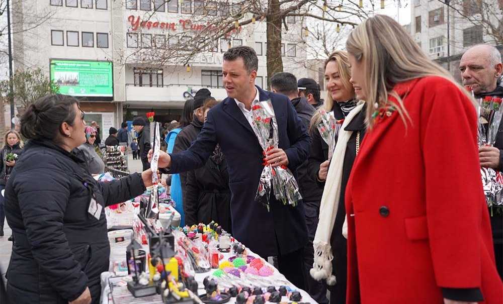 Hanımeli Çarşısı Cumhuriyet Meydanı'nda Kuruldu