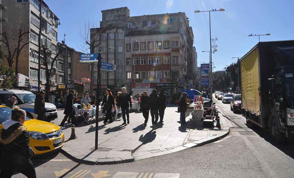 Hanımeli Çarşısı Omurtak Caddesi'ne Kuruldu