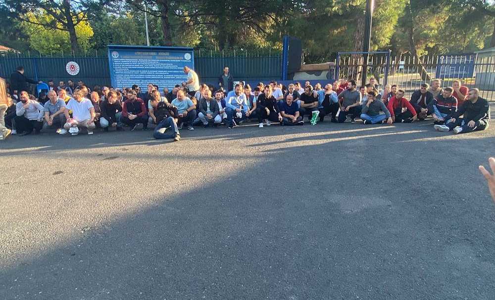 Harb-İş Sendikası Oturma Eylemi Yaptı