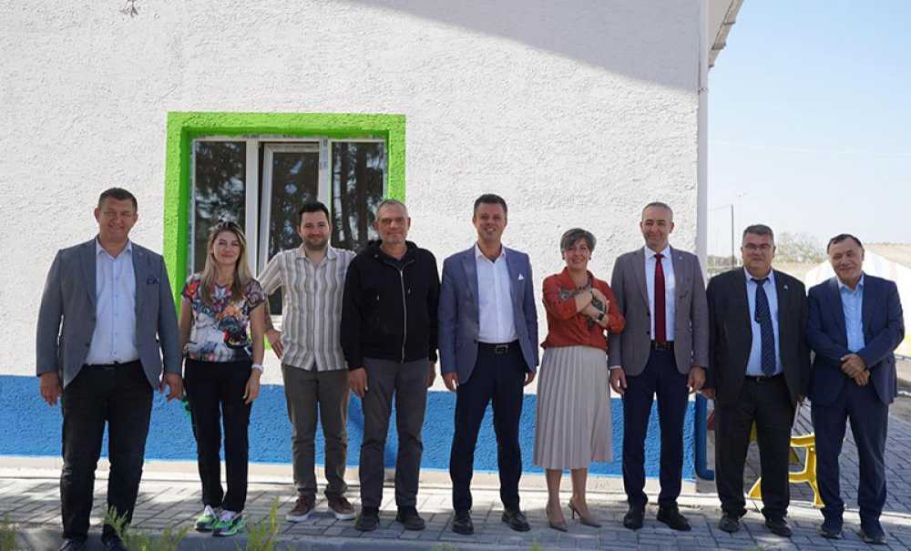 Hayvanları Koruma Günü'nde Hayvan Bakımevini Ziyaret Etti