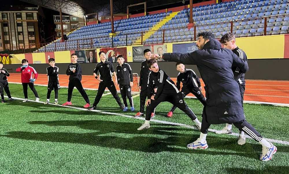 “Hedef Türk Gençliğini Başarılı Kılmak”