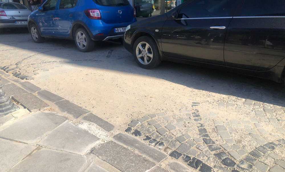 Her Yer Kırık Dökük!