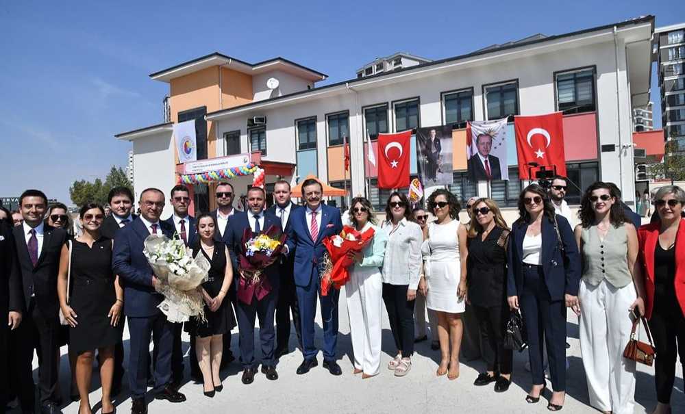 Hi̇sarciklioğlu Okul Açilişina Katildi