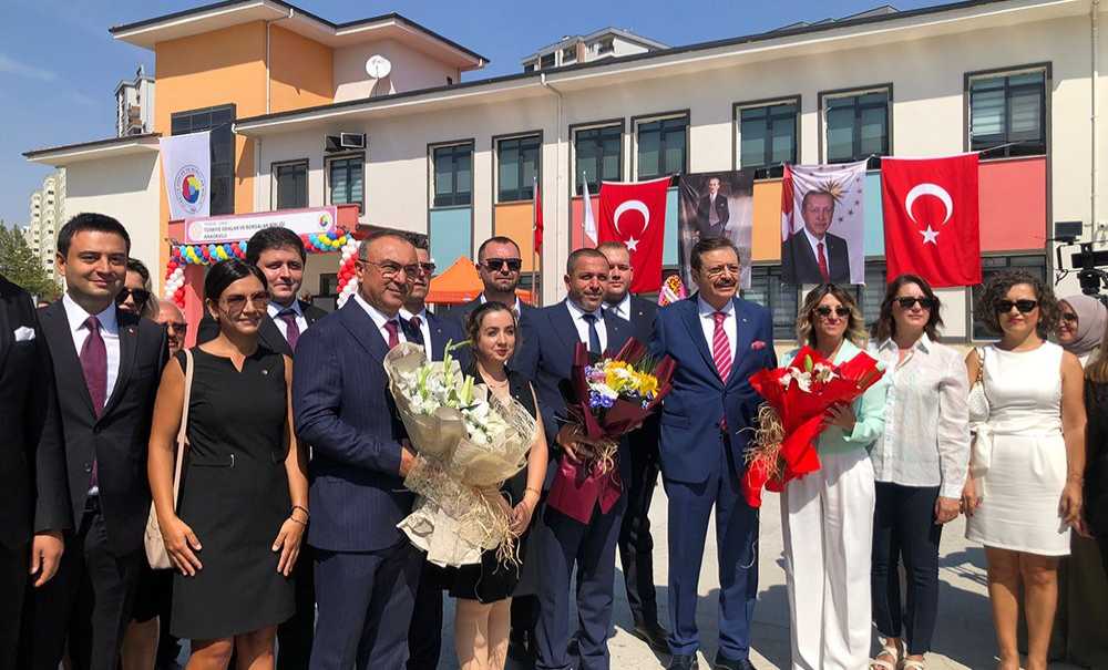 Hi̇sarciklioğlu Okul Açilişina Katildi