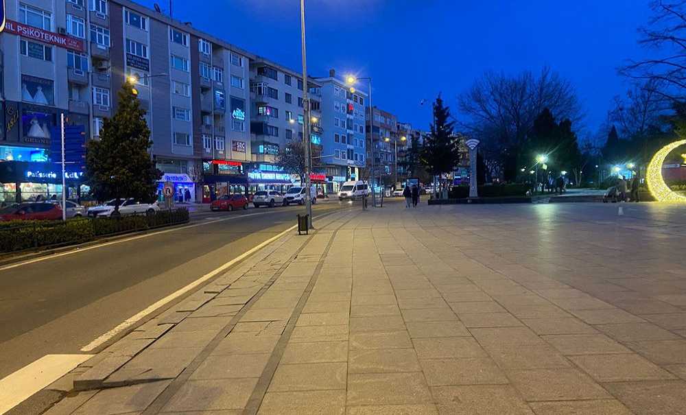 İftar Saati Sokaklar, Meydanlar Bomboş