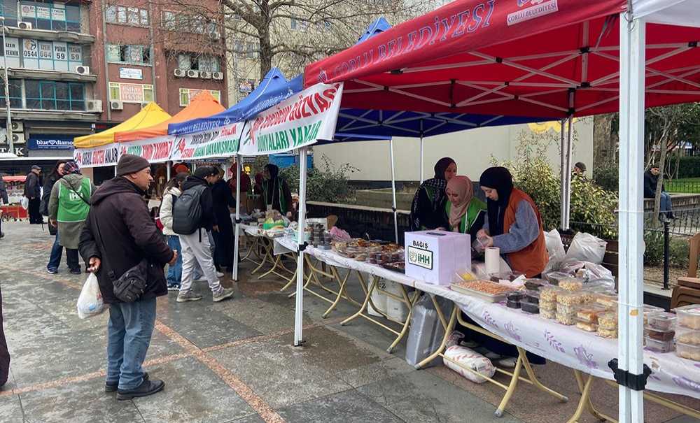 İhh Gazze İçin Hayır Çarşısı Kurdu