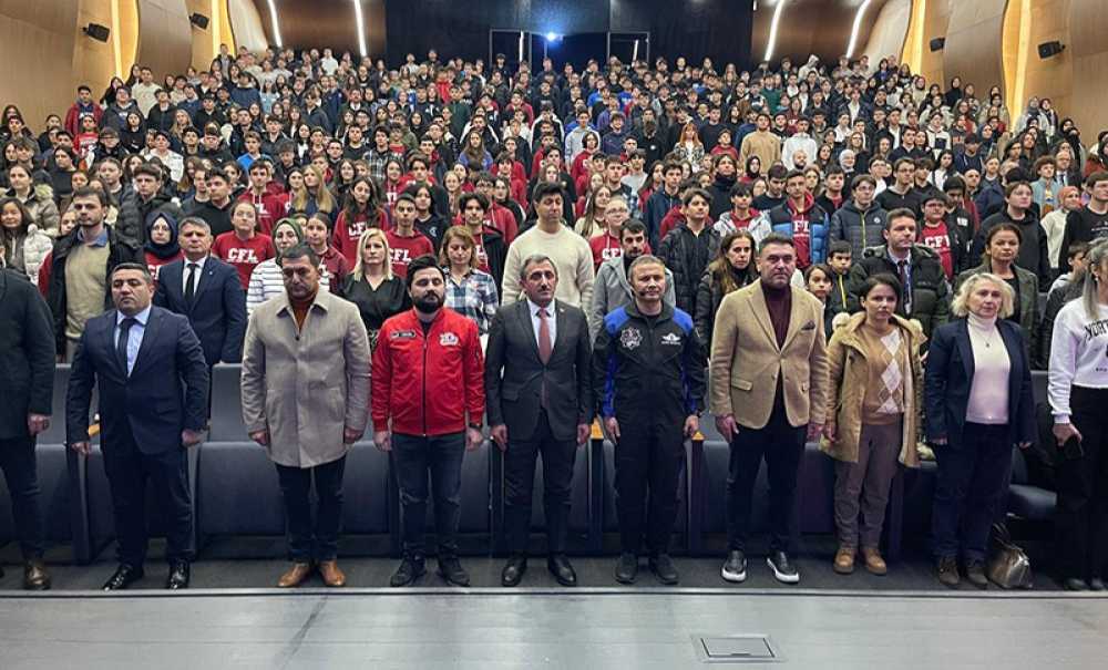 İlk Astronot Gezeravcı Çorlu'da Öğrencilerle Buluştu