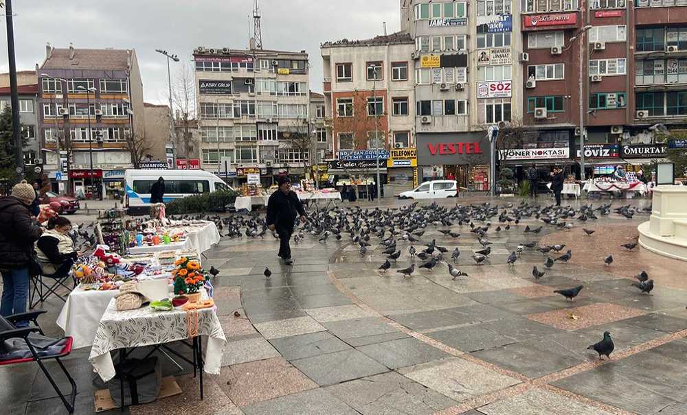 Kadınlar Soğuk Havaya Rağmen Stant Açtı