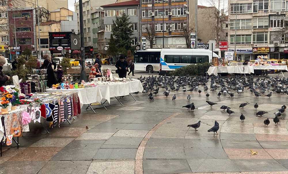 Kadınlar Soğuk Havaya Rağmen Stant Açtı