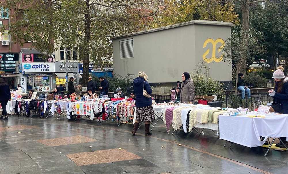Kadınlar Soğuk Havaya Rağmen Stant Açtı