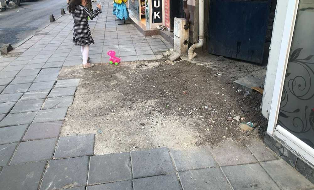 Kaldırım Günlerdir Yapılmayı Bekliyor