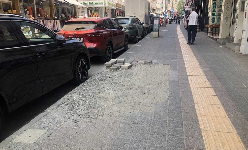 Kaldırım Günlerdir Yapılmayı Bekliyor