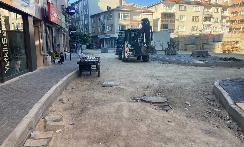 Kaldırım Taşları Döşenmeye Başladı