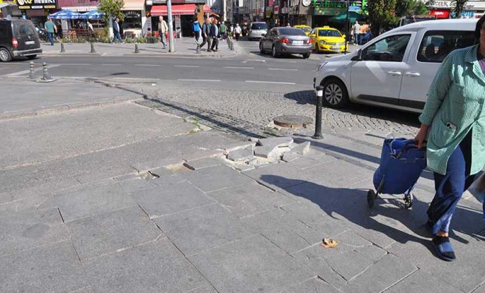 Kaldırım Taşları Paramparça