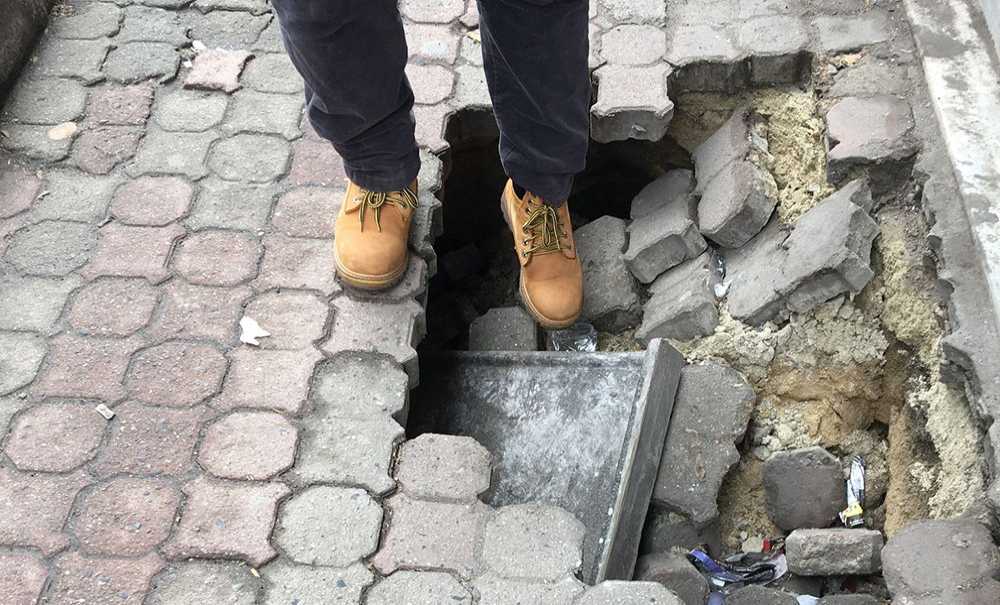 Kaldırımda ‘Obruk' Oluştu
