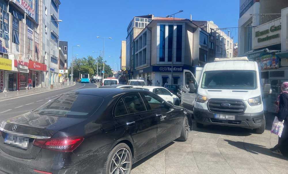 Kaldırımda Yürüyecek Yer Yok