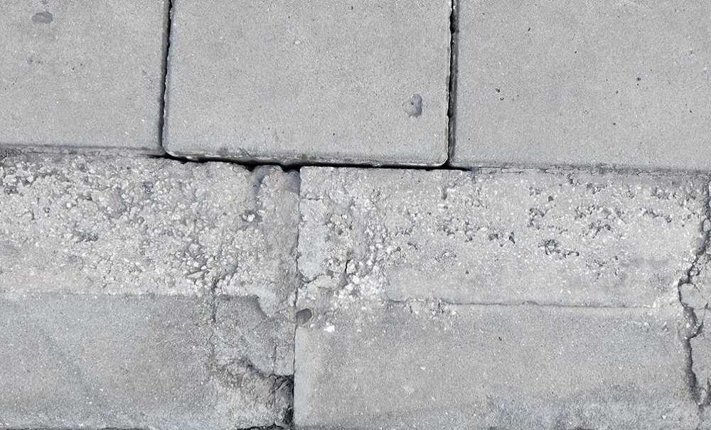 Kaldırımdan Sızan Sular Apartmanı Çürütüyor