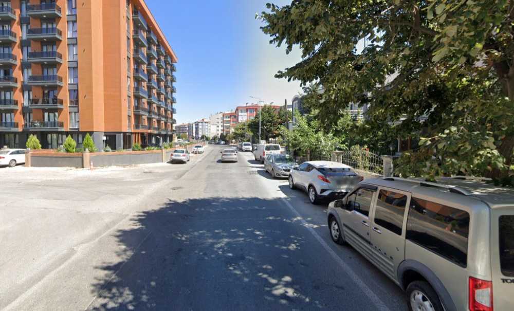 Kaldırımı Olmayan Yol Tehlike Saçıyor