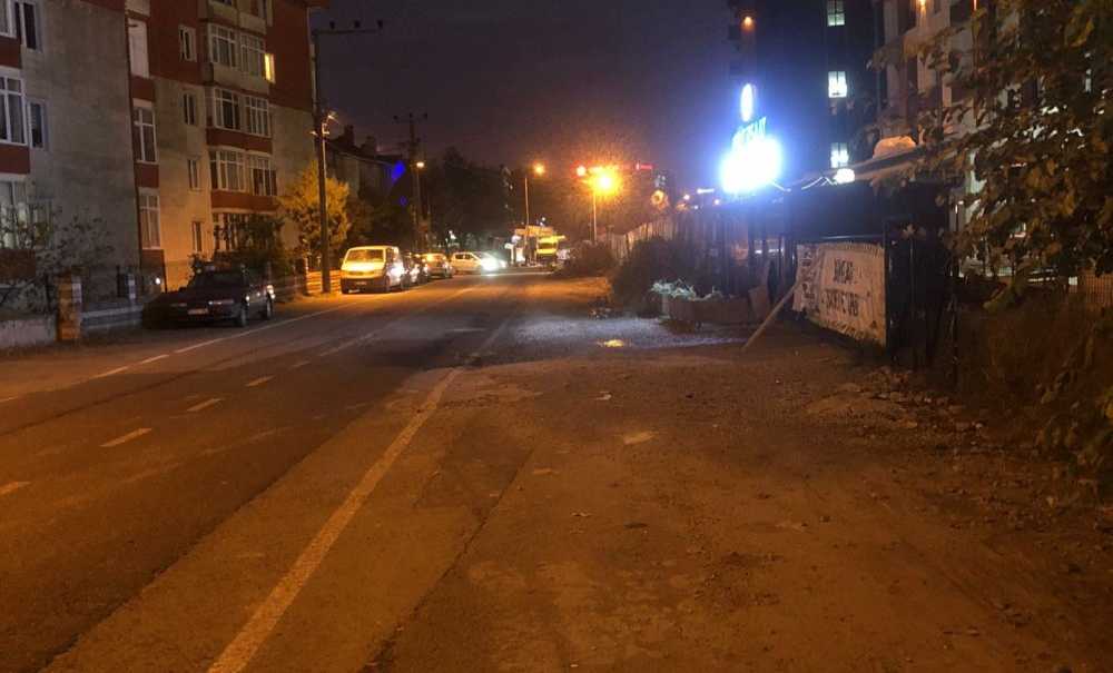 Kaldırımı Olmayan Yol Tehlike Saçıyor