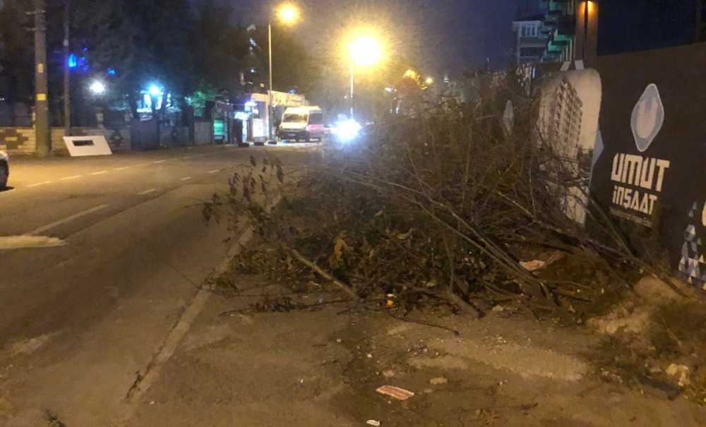 Kaldırımı Olmayan Yol Tehlike Saçıyor