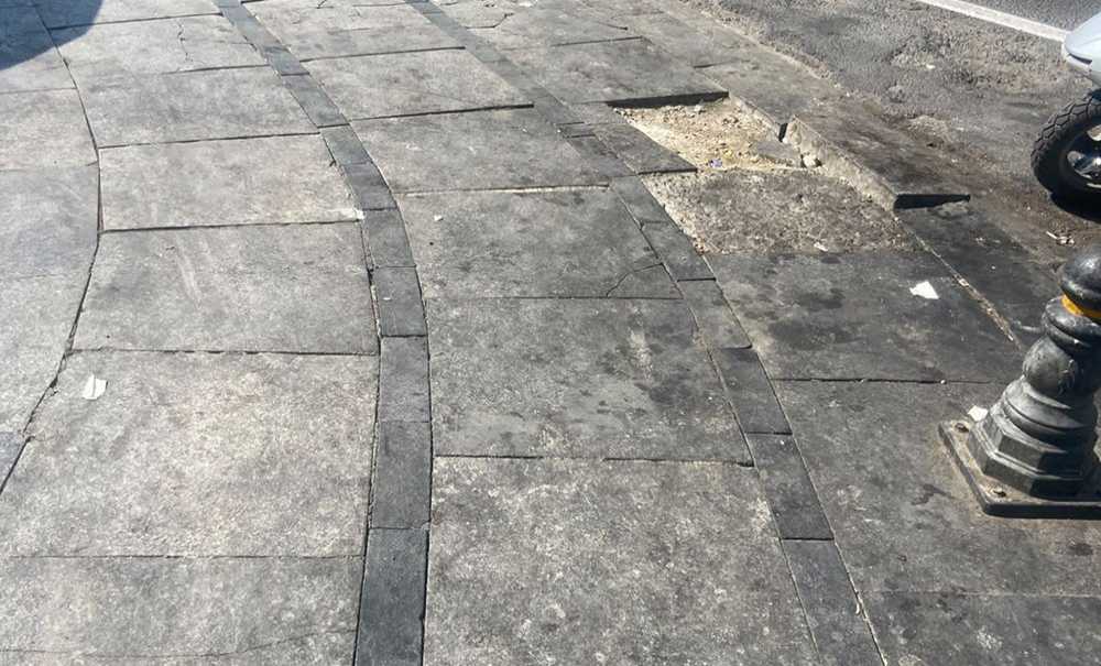 Kaldırımın Kirli Görüntüsü Tepki Çekiyor