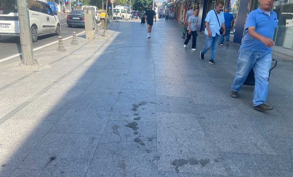 Kaldırımın Kirli Görüntüsü Tepki Çekiyor