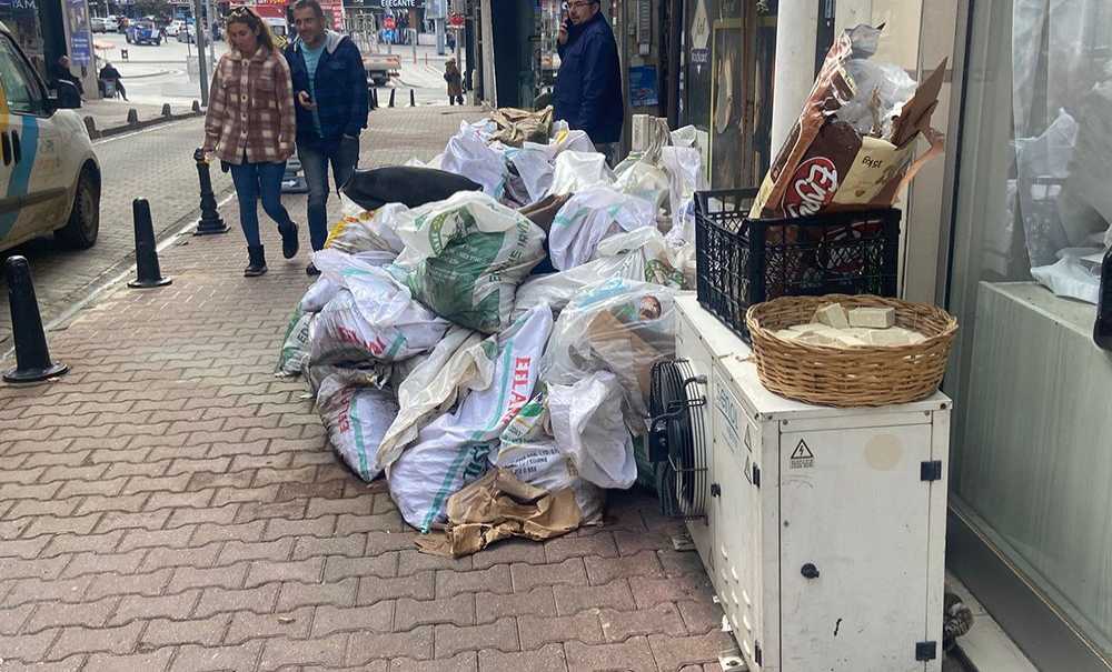 Kaldırımın Molozlarla Kapatılmasına Tepki