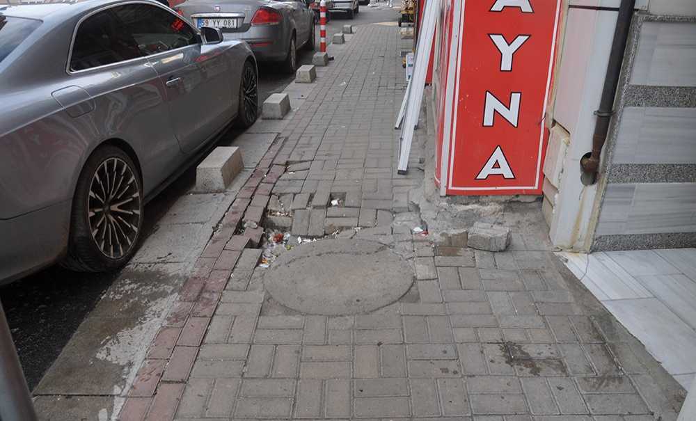 Kaldırımlar Bir Bir Çöküyor