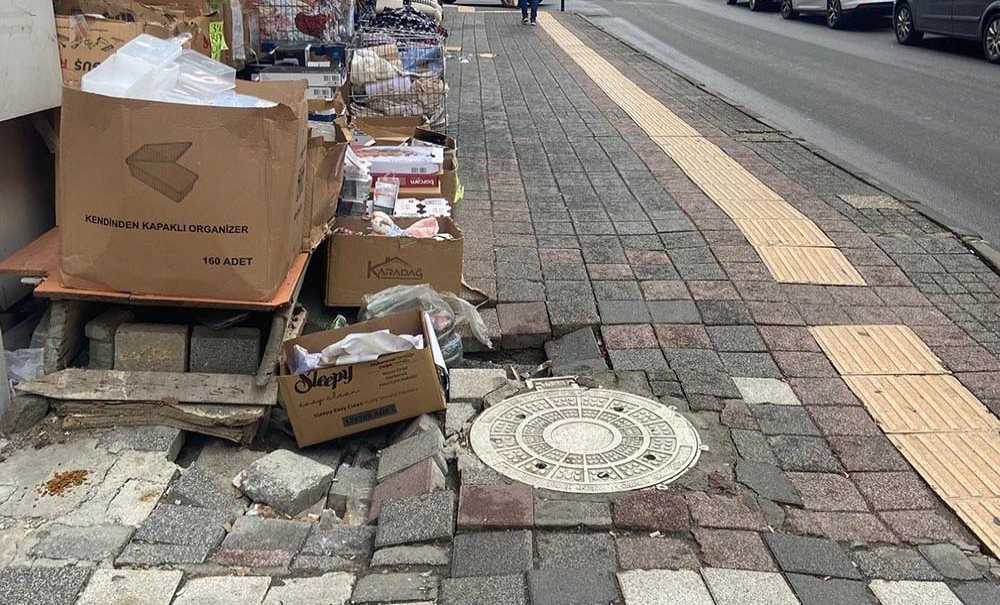 Kaldırımlar Bir Bir Çöküyor
