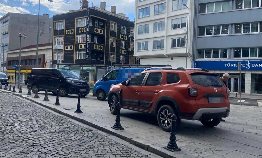 Kaldırımlar Otopark Gibi Kullanılıyor