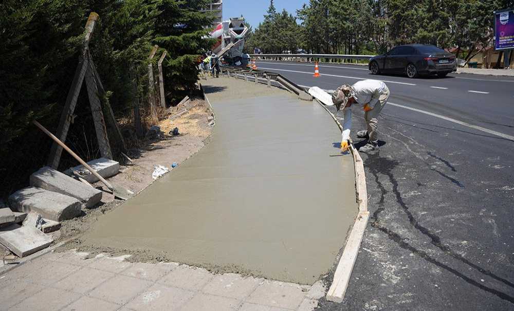 Kaldırımlar Ve Aydınlatmalarda Yenileniyor