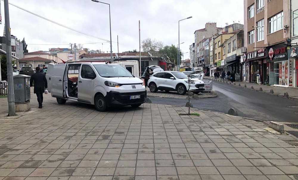 Kaldırımlar Yük Boşaltma Yeri Oldu