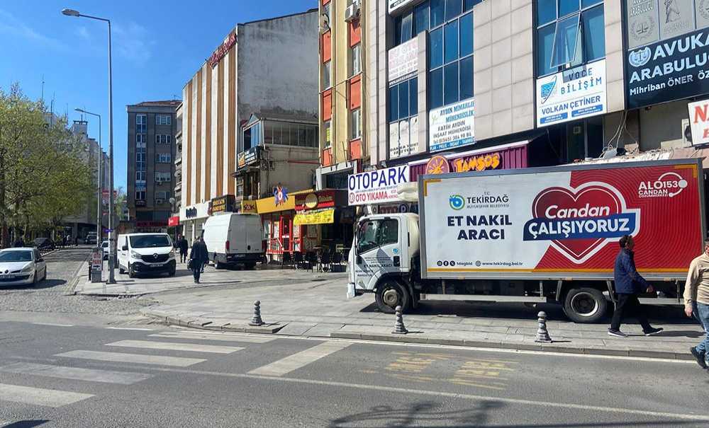 Kaldırımlara Çıkan Araçlar Taşları Kırıyor