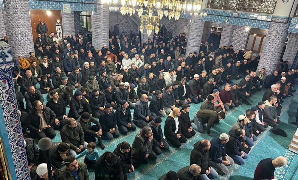 Kandil Nedeniyle Camiler Doldu Taştı