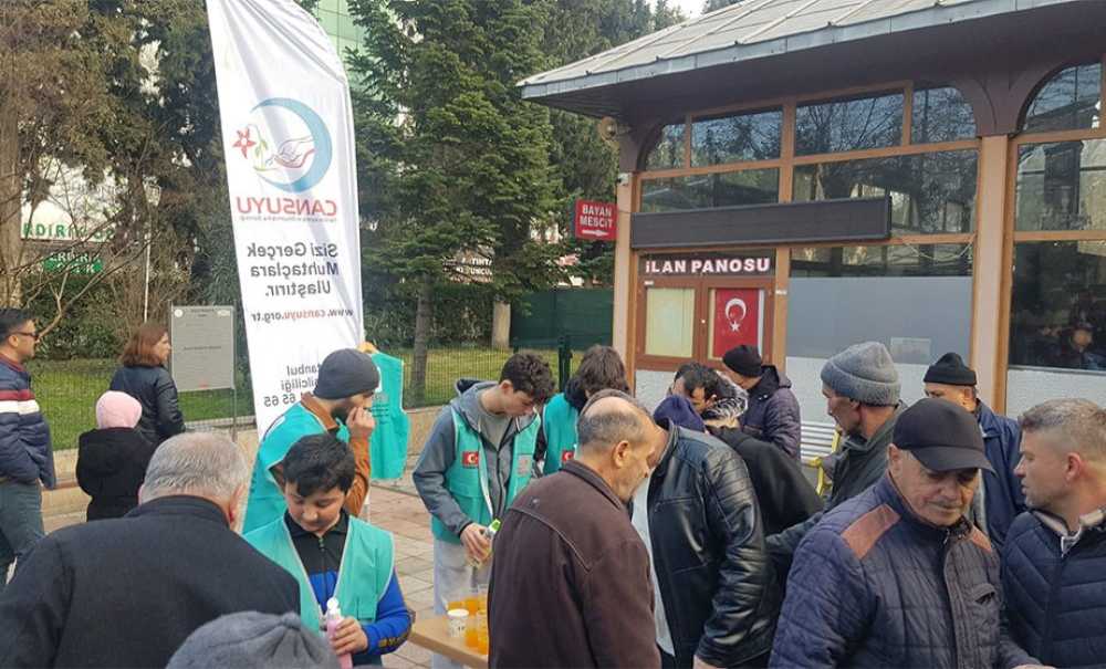 Kandil Sebebiyle İkramlar Dağıtıldı