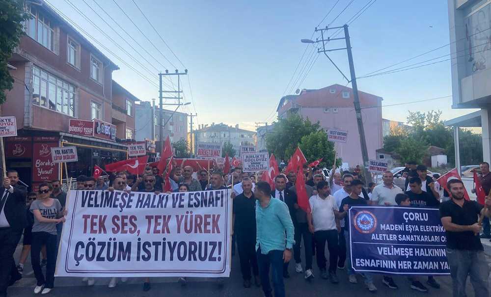 Kapatılan Yol İçin Binlerce Kişi Yürüdü