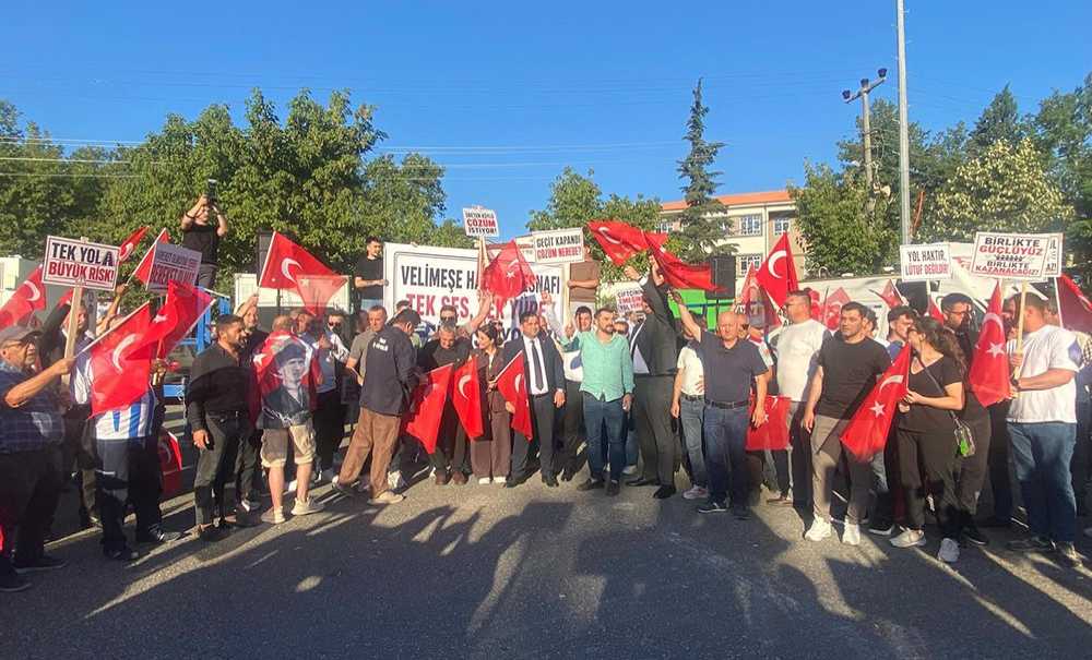 Kapatılan Yol İçin Binlerce Kişi Yürüdü