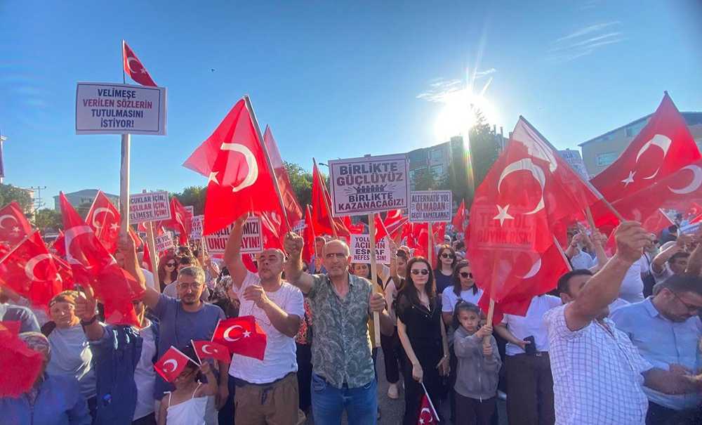 Kapatılan Yol İçin Binlerce Kişi Yürüdü