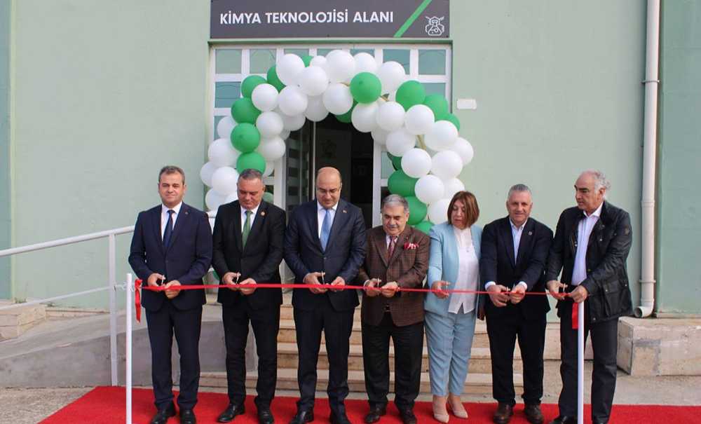 Kaymakam Duman, Kimya Laboratuvarı Açılışına Katıldı