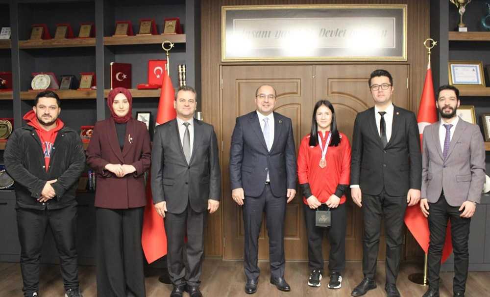 Kaymakam Duman, Türkiye Şampiyonu Esmanur Kara'yı Ağırladı