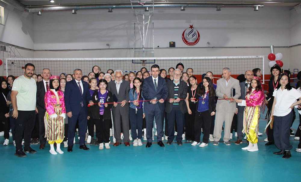 Kaymakam Eren Kapalı Spor Salonu Açılışını Yaptı