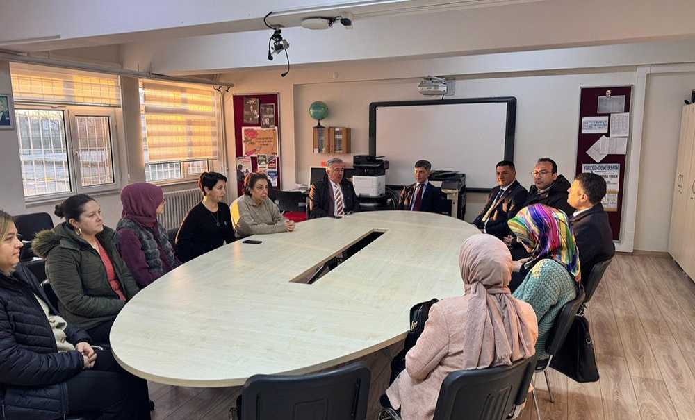 Kaymakam Erten, Bayrak Törenine Katıldı