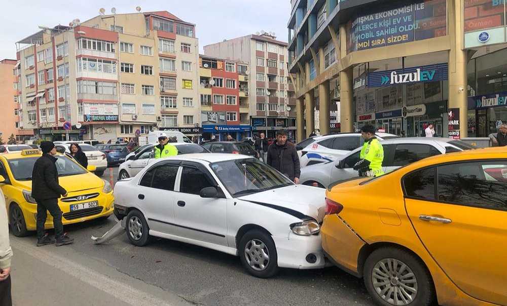 Kaza Nedeniyle Trafik Kilitlendi!