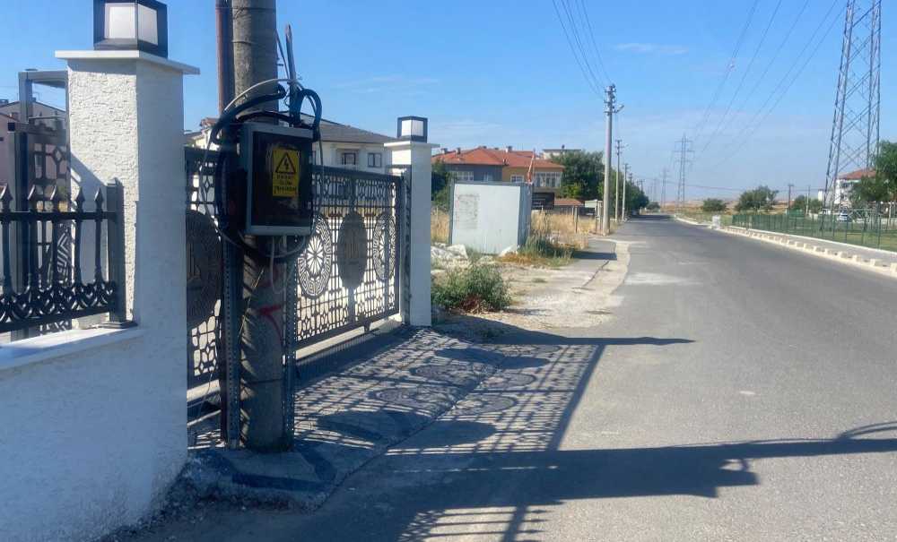 Kazılan Yol Yapılmayı Bekliyor