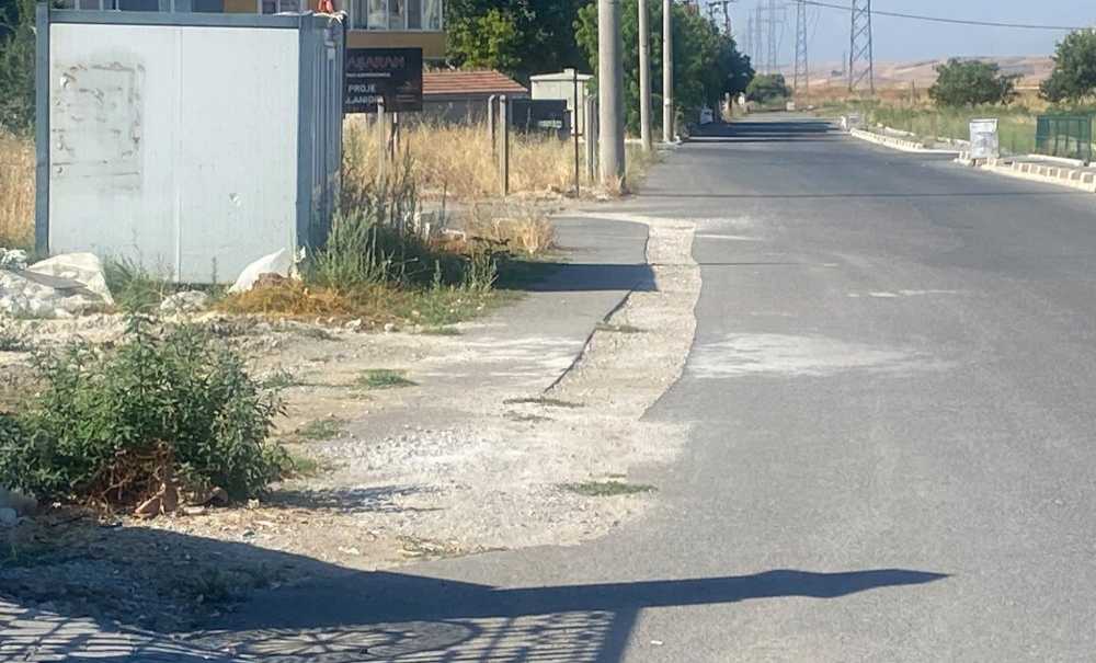 Kazılan Yol Yapılmayı Bekliyor