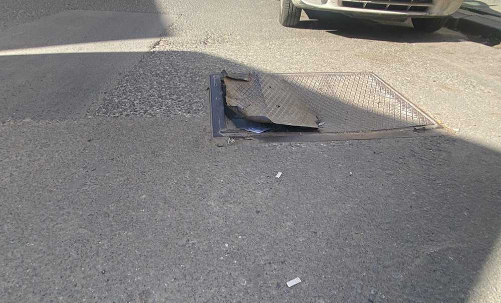 Kemalettin Mahallesi'nde Yol Tehlike Saçıyor