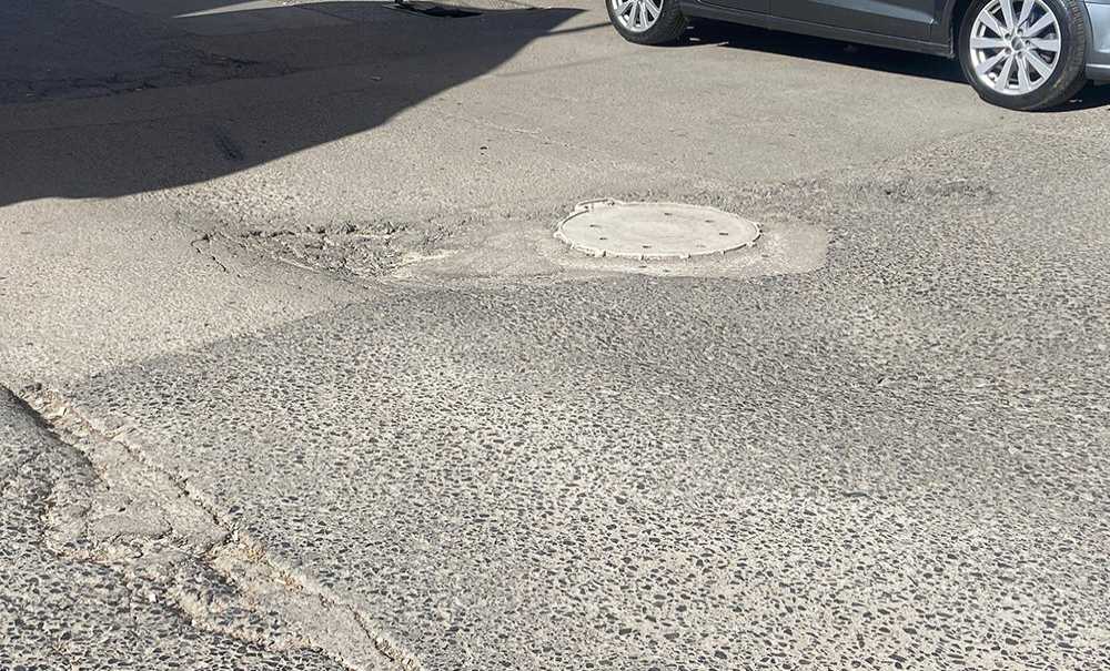 Kemalettin Mahallesi'nde Yol Tehlike Saçıyor