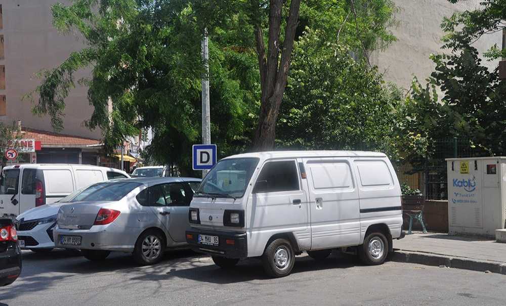Kimi Sürücüler Park Yasağı Dinlemiyor