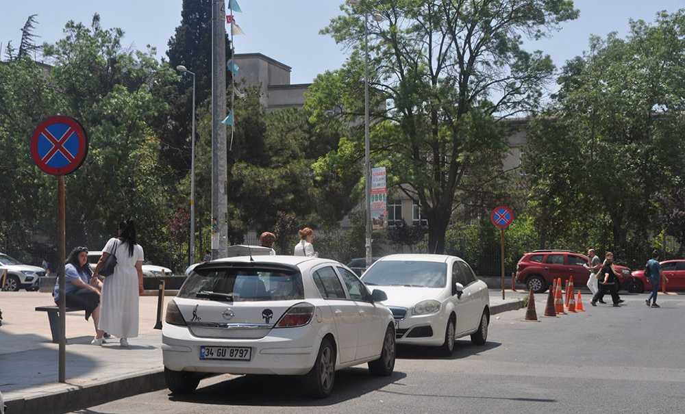 Kimi Sürücüler Park Yasağı Dinlemiyor