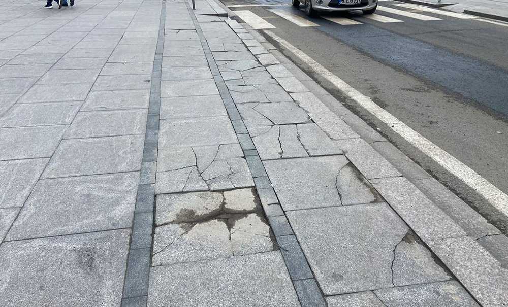 Kırık Taşlar Neden Değiştirilmiyor?